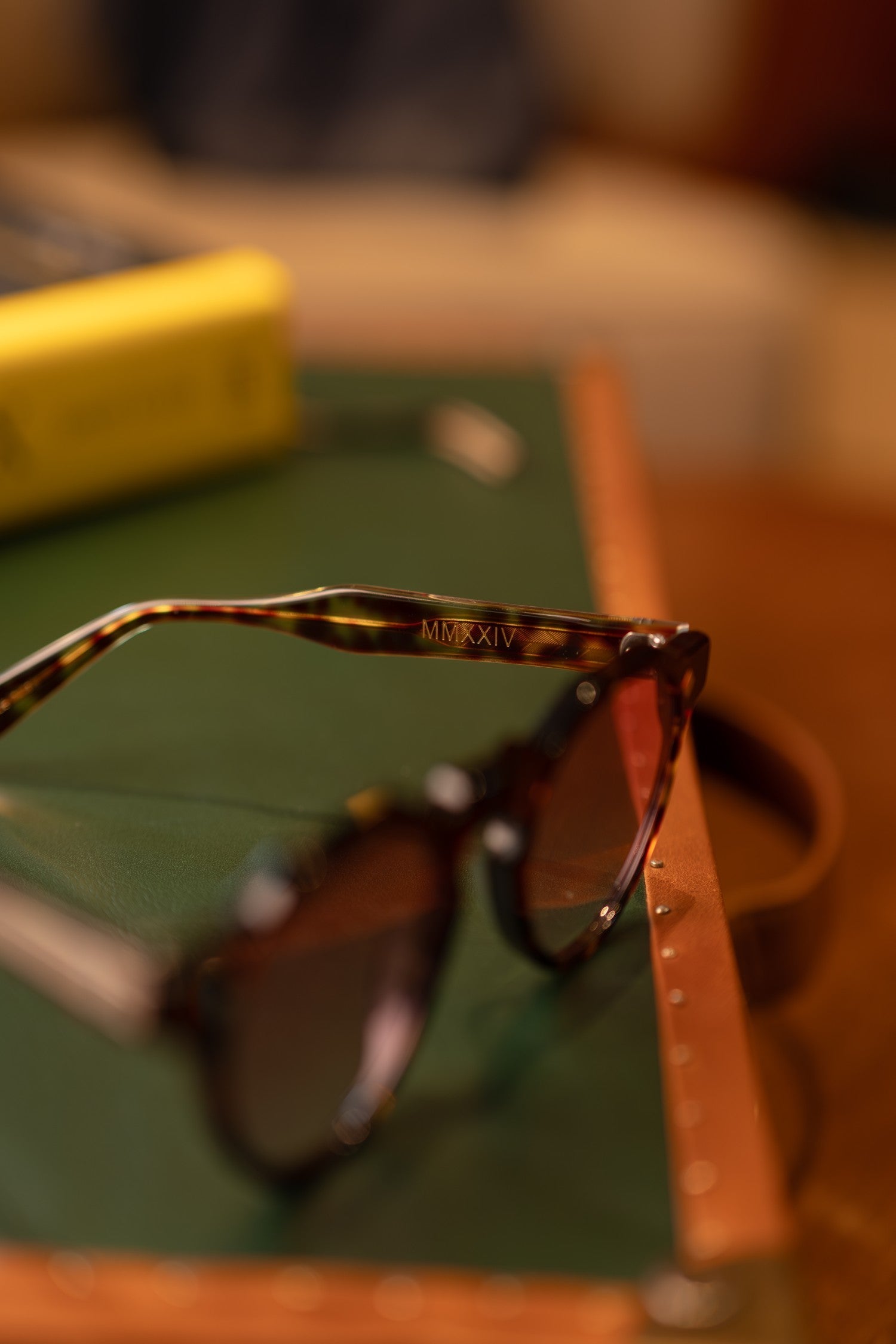 MMXXIV - TORTOISE GRADIENT PINK